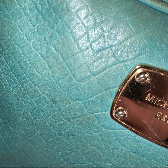 Michael Kors Luxury Leather Hamilton Sling Crossbody Bag in Turquoise & Gold - Picture 11 of 15